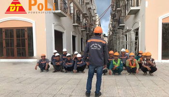 PoLi - Đội thi công họp nội quy An toàn lao động trước khi vô công việc
